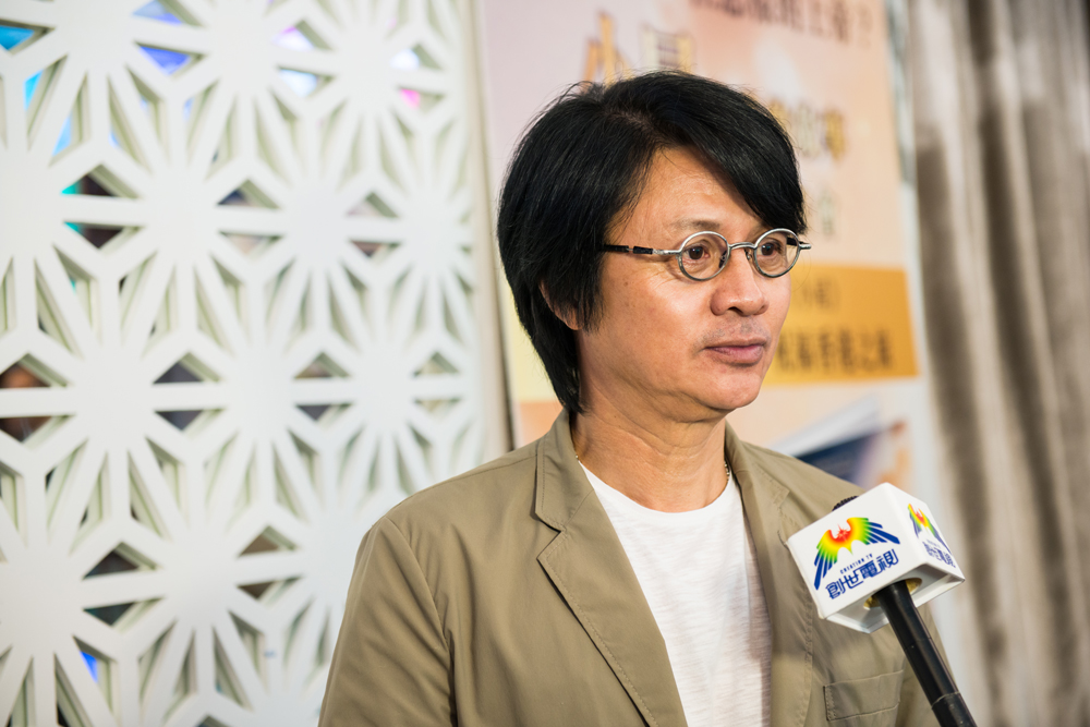 尹天照   他主要談到希望人與人之間能夠有和睦的溝通，其實這幾天我也在學習這件事，我們很多時候都做錯了，我們會先指責別人︰「你知不知道上帝是這樣說，你應該要這樣的！」這個完全是錯誤的。我會努力學習，我希望接下來的日子，我會成為一個更加真正的基督徒。