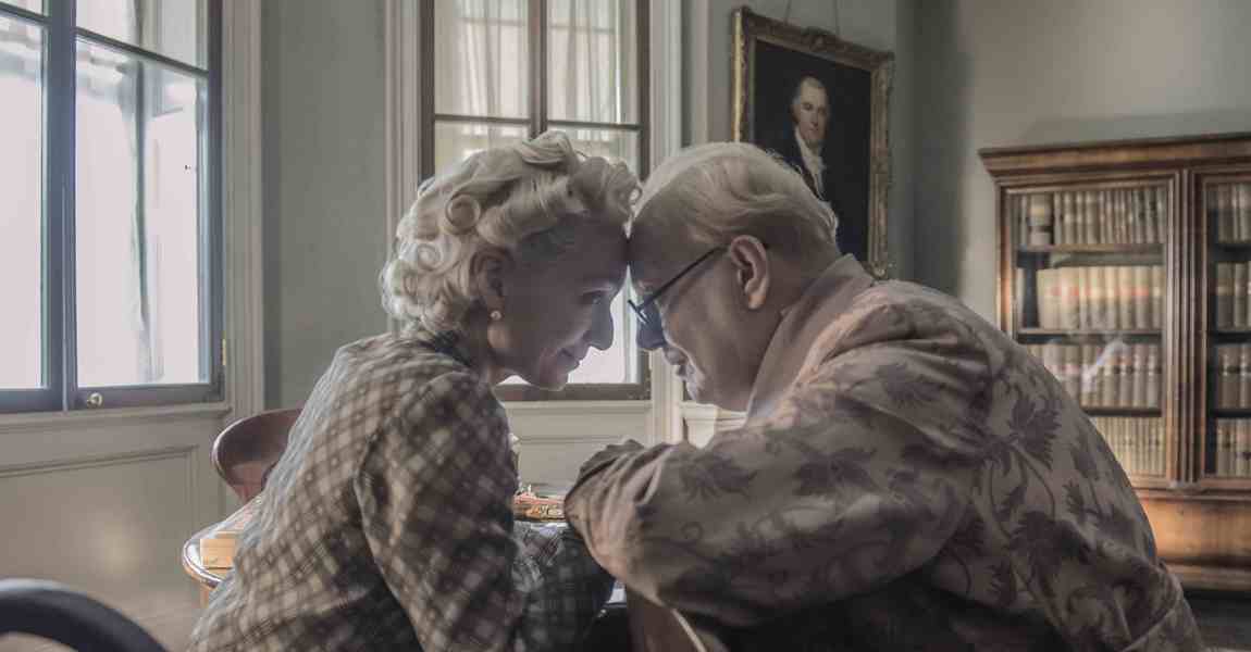 4106_D025_00081_R2_CROP Kristin Scott Thomas and Gary Oldman star as Clementine and Winston Churchill in director Joe Wright's DARKEST HOUR, a Focus Features release. Credit: Jack English / Focus Features
